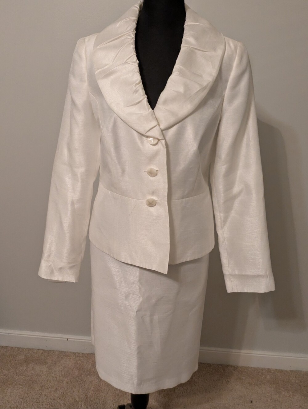 Vintage Isabella White Skirt Suit With Ruffle Collar Size 8 Silk Look And Feel